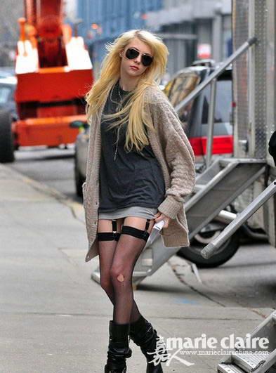 国产丝袜熟女,国产熟女风情演绎  第3张